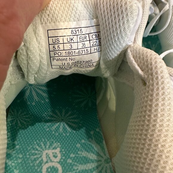 KAEPA WOMENS WHITE CHEER SHOES NWOB 5.5 - Picture 7 of 7